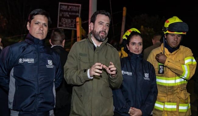 Alcalde Mayor coordina acciones de atención al incendio del parque Entrenubes