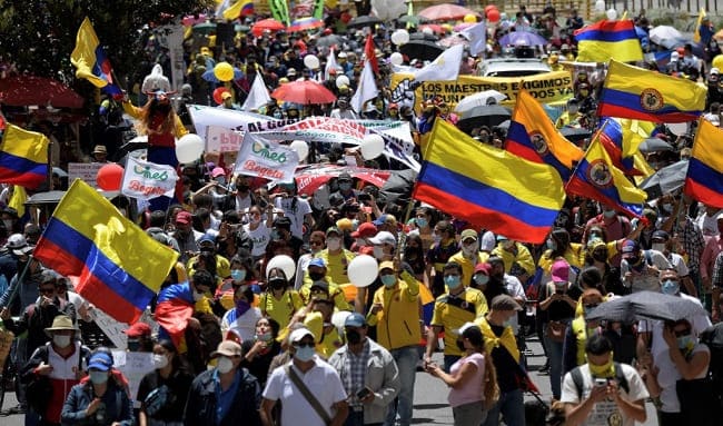 Apoyo Masivo a Petro: Ciudadanos y Sectores Clave Marchan en Bogotá