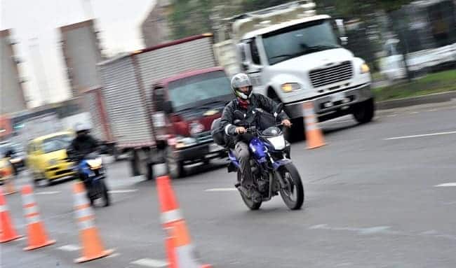 Hombres jóvenes motociclistas, los más vulnerables en las vías