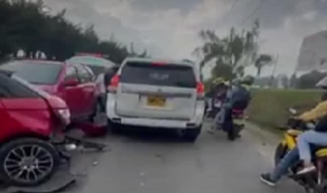 Accidente en vía Suba-Cota: tres vehículos terminaron destrozados por impacto