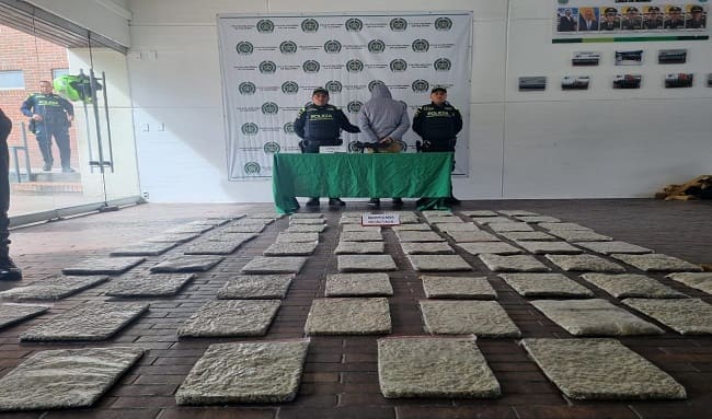 Hallan 34 kilogramos de marihuana y una subametralladora en Ciudad Bolívar