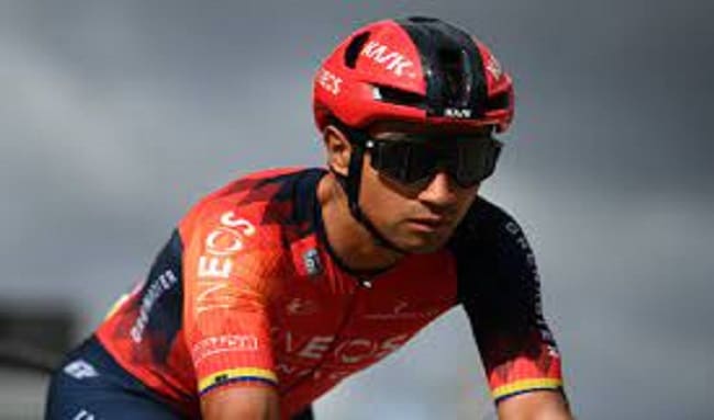 El ecuatoriano Jhonatan Narváez hace historia y gana la primera etapa en el Giro de Italia