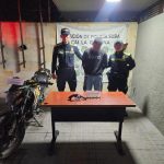Sorprenden a motociclista armado en Suba: Policía incauta revolver y municiones