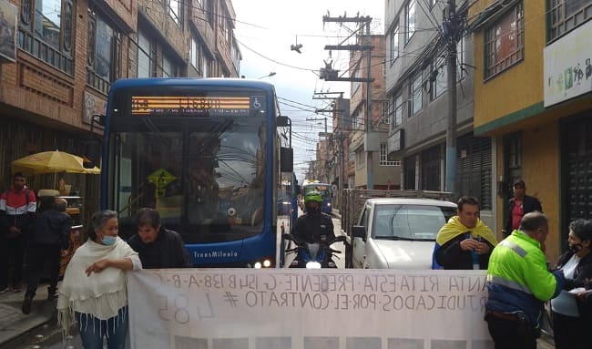 Última hora: Bloqueos en Villa Cindy, comunidad exige culminación de obras viales