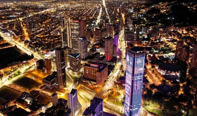 ¡Bogotá Despierta para celebrar a Papá! Comercio se activa con jornada nocturna especial