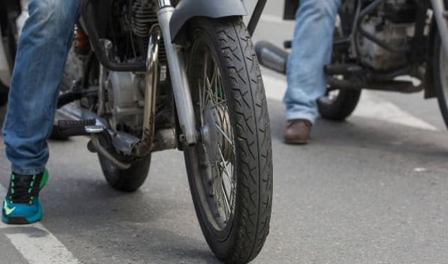 Suba en alerta: Roban a mujer desde una motocicleta sin placas