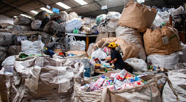 Alarma en Tibabuyes por basuras y bodega de reciclaje descontrolada
