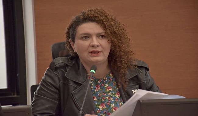 Concejala Donka Atanassova demanda ALO Norte por irregularidades en su aprobación