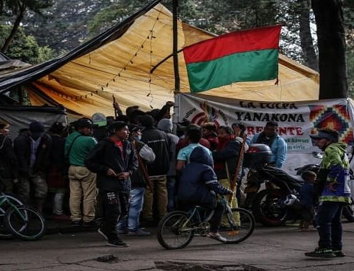 Indígenas en Bogotá exigen justicia: Policía debe entregar a estafador acusado de robar 700 millones