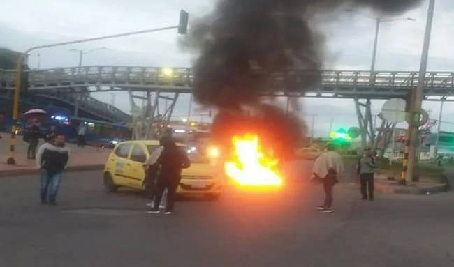 Amenazas y caos en Bogotá: Taxistas obligan a colegas a unirse a paro bajo amenaza de vandalismo