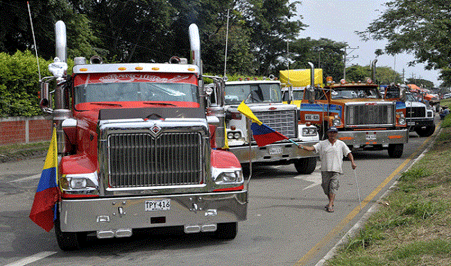 Camioneros convocan paro nacional para el 30 de agosto por alzas en el precio del ACPM