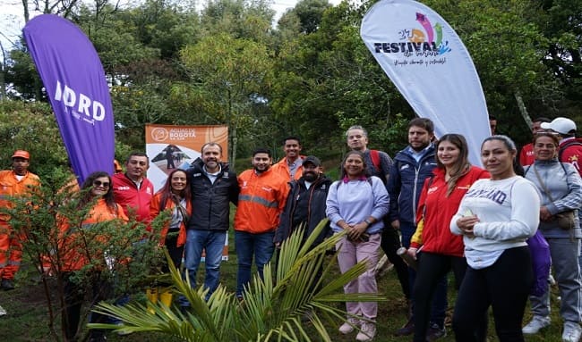 El IDRD en alianza con Aguas de Bogotá siembran 40 árboles en el sendero de Monserrate