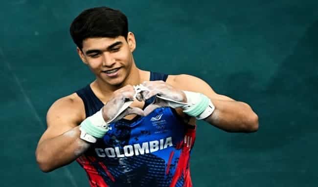 Ángel Barajas conquista medalla de plata en barra fija y hace historia en París 2024