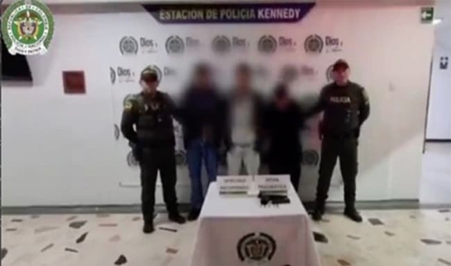 Capturados de tres presuntos delincuentes dedicados al hurto de vehículos tras persecución en Bogotá