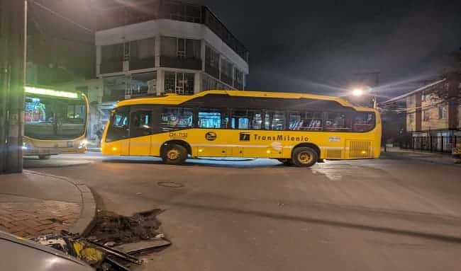 Habitantes de Urbanización Cafam denuncian desvío de buses y daños en vías por incumplimiento de rutas de Emasivo