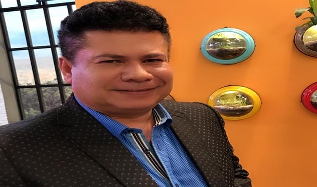 Jimmy Gutiérrez Hernández presenta su nuevo éxito “Pal Bombillo Rojo”