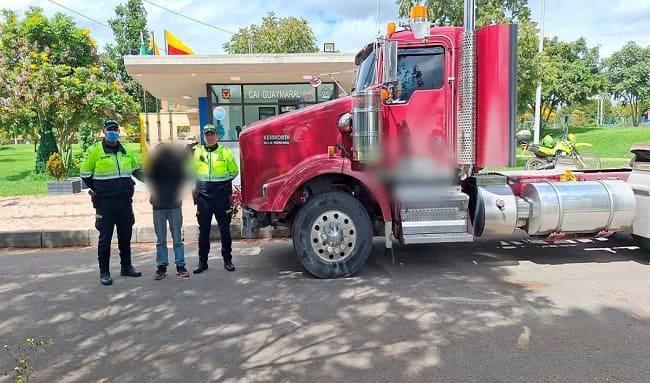 Policía recupera tractocamión robado y captura al responsable en Suba