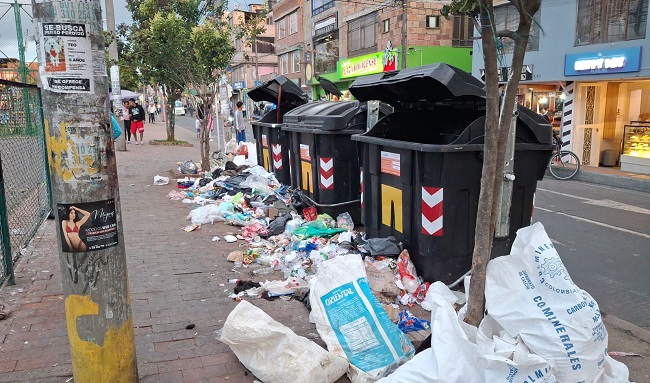 Habitantes de calle y falta de cultura ciudadana, trasfondo de la crisis de basuras en el parque de Berlín, Suba