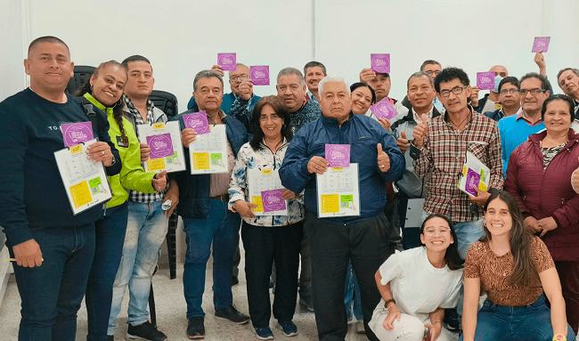 Bogotá se moviliza contra la violencia: Taxistas se capacitan para proteger a las mujeres