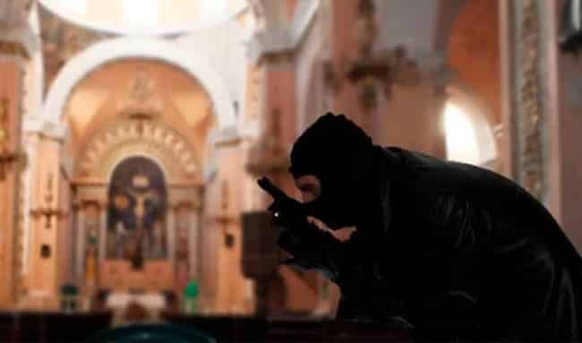 Ladrones roban consola de sonido en iglesia de Suba tras participar en misa