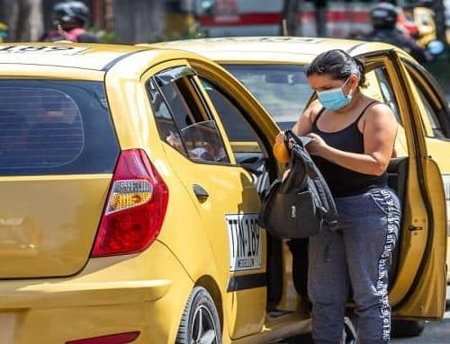 Pasajera denuncia robo en Suba: taxista rompió billete tras alegar que era falso