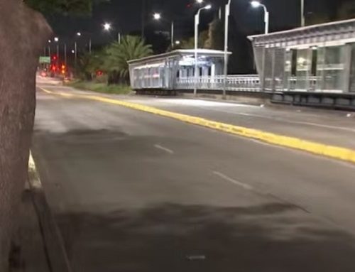 Joven escapa de la muerte tras aparatosa caída en vía en mal estado en la Avenida Suba con calle 91