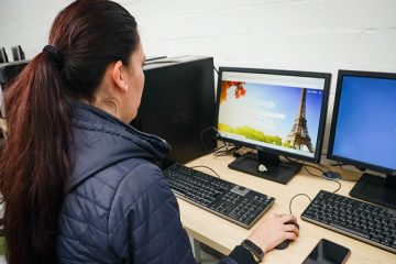 Bogotá empodera a las mujeres con curso gratuito de habilidades digitales