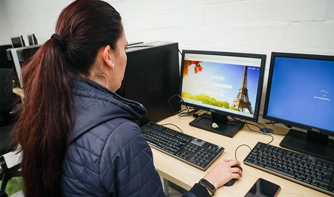 Bogotá empodera a las mujeres con curso gratuito de habilidades digitales