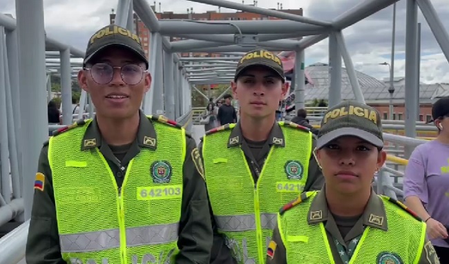 Auxiliares de Policía evitan tragedia en Suba: rescatan a adolescente de lanzarse de puente cerca a Centro Suba