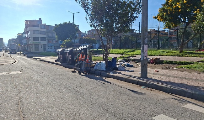 Vecinos de Berlín exigen el retiro de contenedores de basura en el parque por proliferación de roedores y aumento de inseguridad