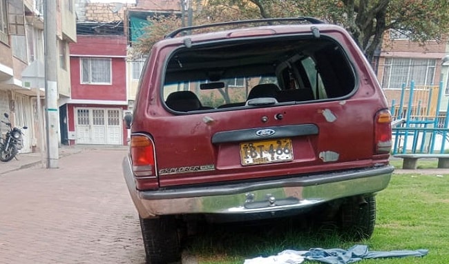 Camioneta matera abandonada se convierte en foco de inseguridad y delincuencia en el sector