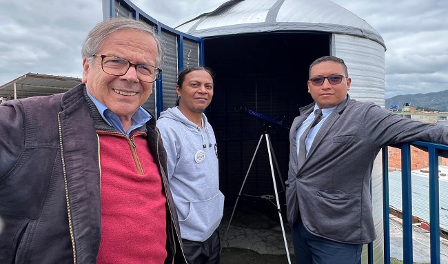 Estudiantes del Colegio Van Leeuwenhoek inauguran el primer observatorio astronómico escolar de Suba hecho con materiales reciclables