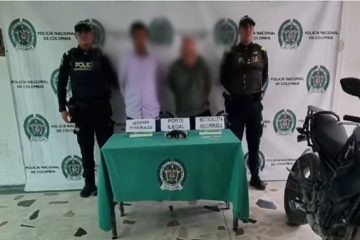 Dos capturados en Bogotá por protagonizar fleteo en una motocicleta