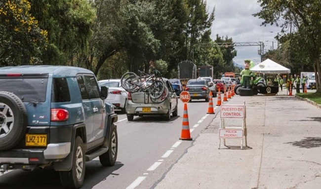 Éxodo y retorno en Bogotá por puente festivo del Día de Todos los Santos