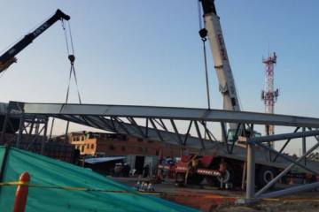 Colapso de puente peatonal en Madrid genera caos vial en Cundinamarca