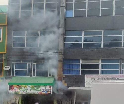 Incendio en restaurante del barrio San Carlos de Tibabuyes deja alarma entre vecinos y clientes