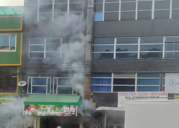 Incendio en restaurante del barrio San Carlos de Tibabuyes deja alarma entre vecinos y clientes