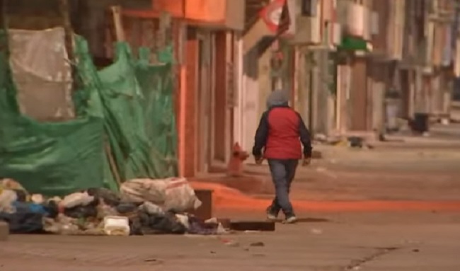 Vecinos amenazan a familia en el barrio Bilbao, Suba una patrullera en la mira de la intolerancia