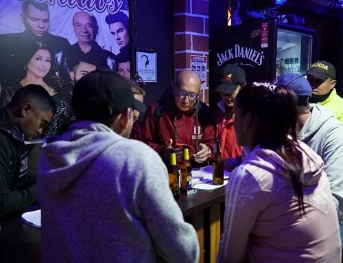 Tres establecimientos suspendidos en Suba por vender licor vencido