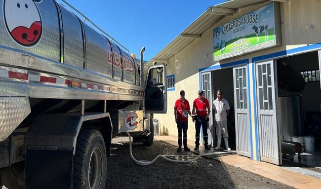 Gobernación de Cundinamarca impulsa la compra de leche a productores locales afectados por la crisis de precios