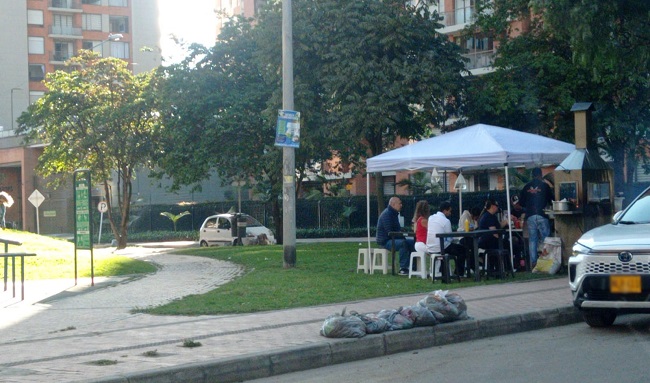 Invasión del espacio público en Colina Campestre: habitantes exigen soluciones a la Alcaldía Local de Suba