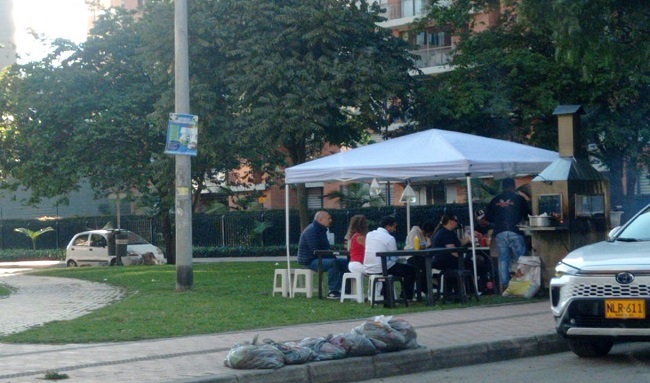 Invasión del Espacio Público en Colina Campestre: Habitantes Exigen Soluciones a la Alcaldía Local de Suba