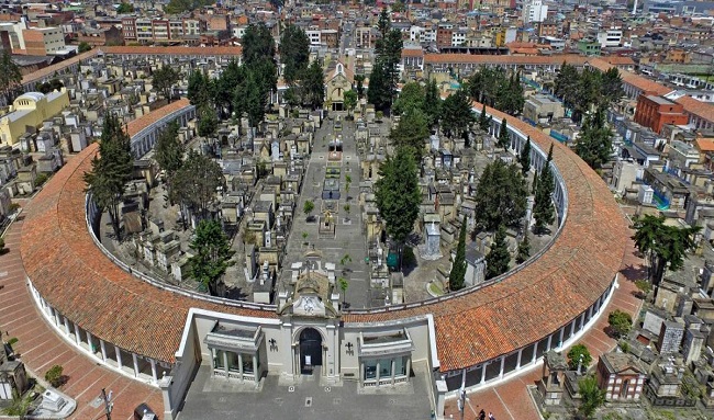 El cementerio central, se está cayendo a pedazos