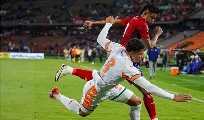 Medellín gana ante Envigado en un partido con mas rojas que gol