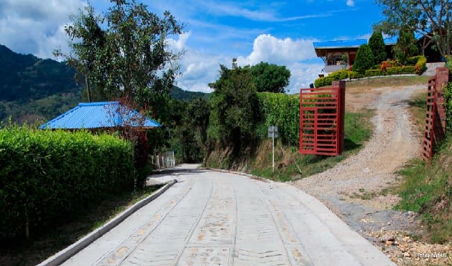 La Gobernación de Cundinamarca se compromete a mejorar más vías secundarias