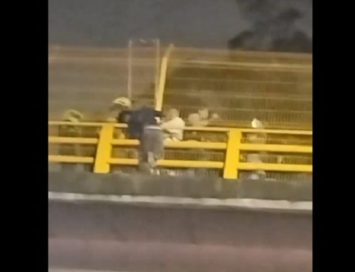 Video: autoridades rescataron a un hombre que intentaba lanzarse desde en el ‘Puente de la Vida’ en Suba