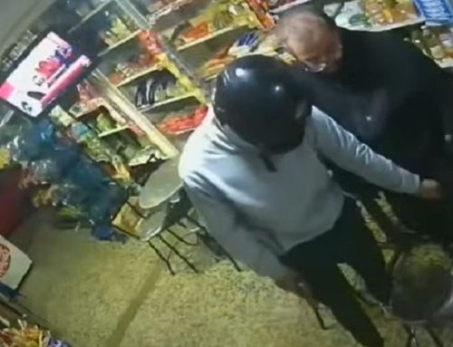 Ladrones disfrazados de domiciliarios asaltan a comerciante en Victoria Norte