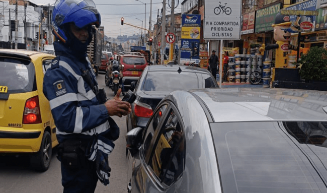 Más de 6 mil comparendos en enero por mal parqueo en Bogotá