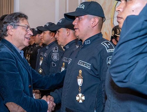 Presidente Petro condecoró a 29 uniformados que participaron en la Operación Perseo que se desarrolla en el Cauca