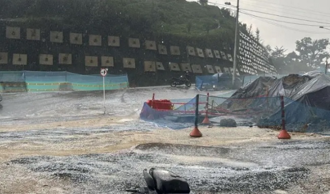 Fuertes aguaceros en Suba caída de granizo y encharcamientos en varios barrios